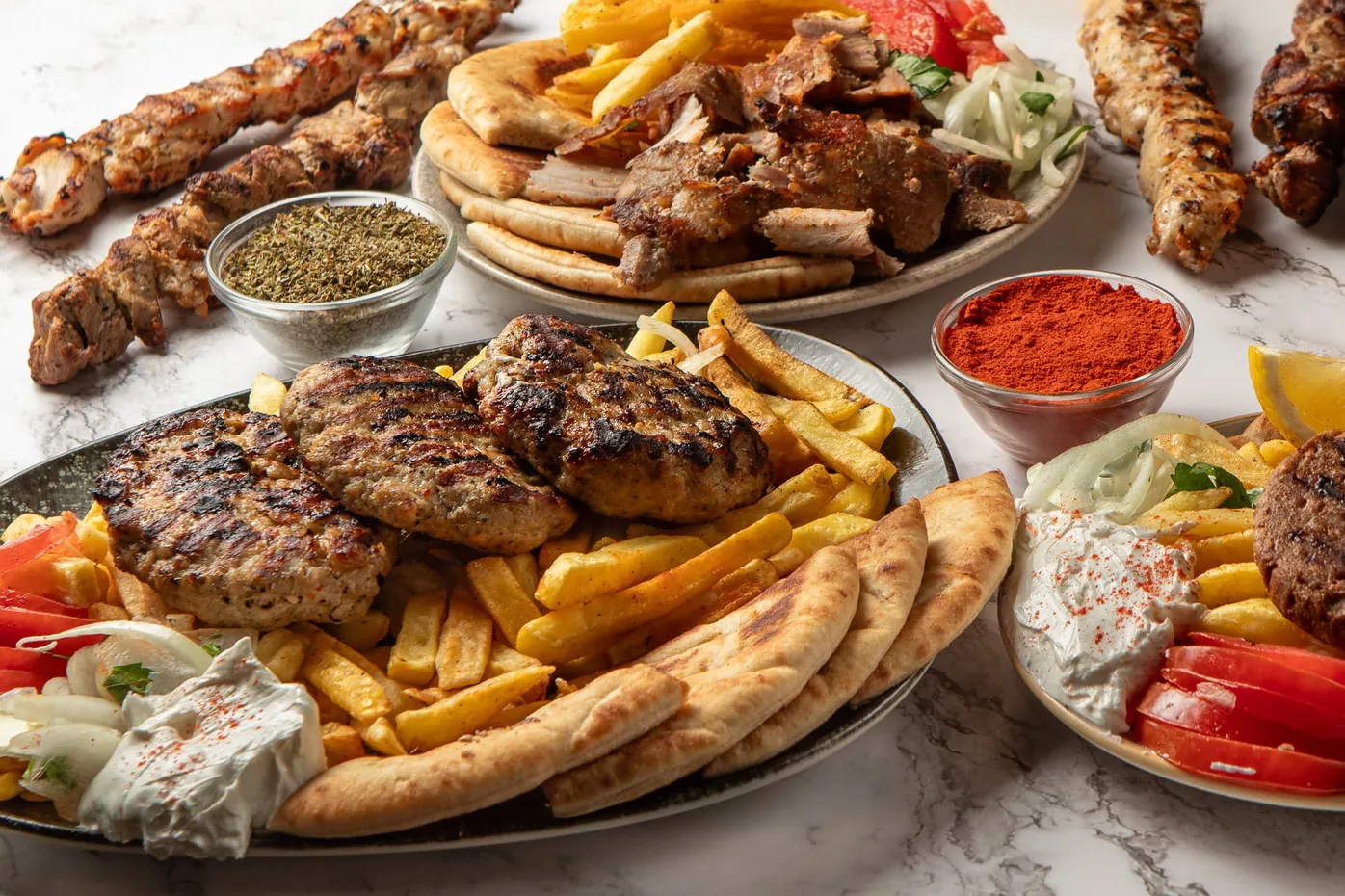 Ποικιλία κρεατικών και συνοδευτικών — Special Ψητοπωλείο Ιεράπετρα